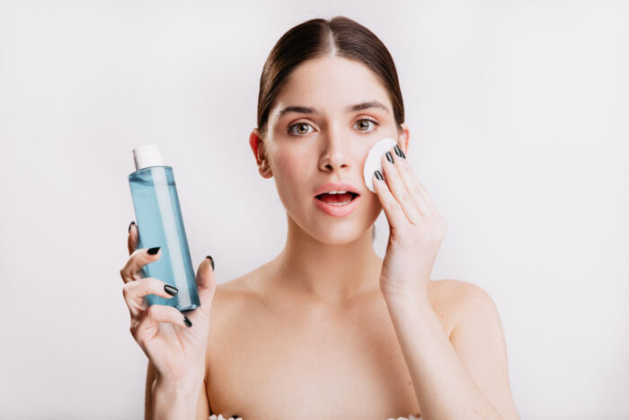 Langkah Membersihkan Wajah dengan Micellar Water