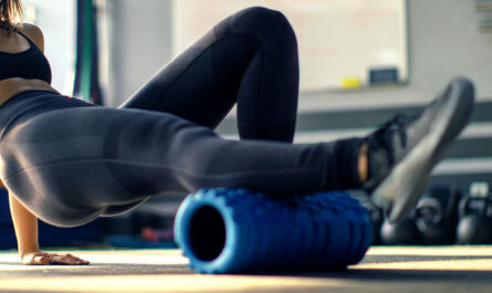 Gerakan Olahraga Mudah Menggunakan Yoga Roller